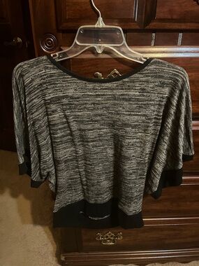 Women's Heathered Black & Gray Short Sleeve Top